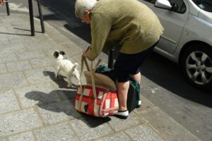 猫背のおばあちゃん